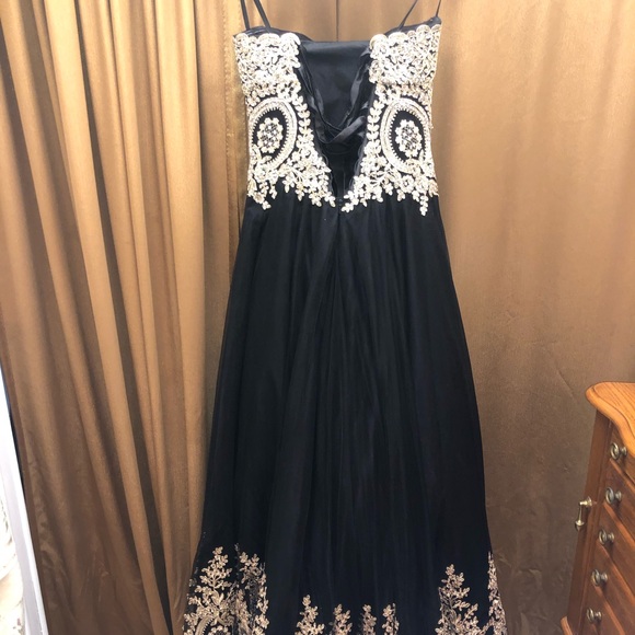 Dress - Picture 5 of 5